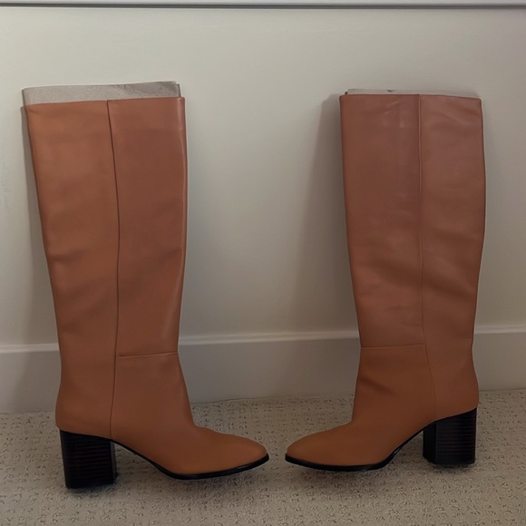 Like new leather knee high boots - Picture 3 of 5